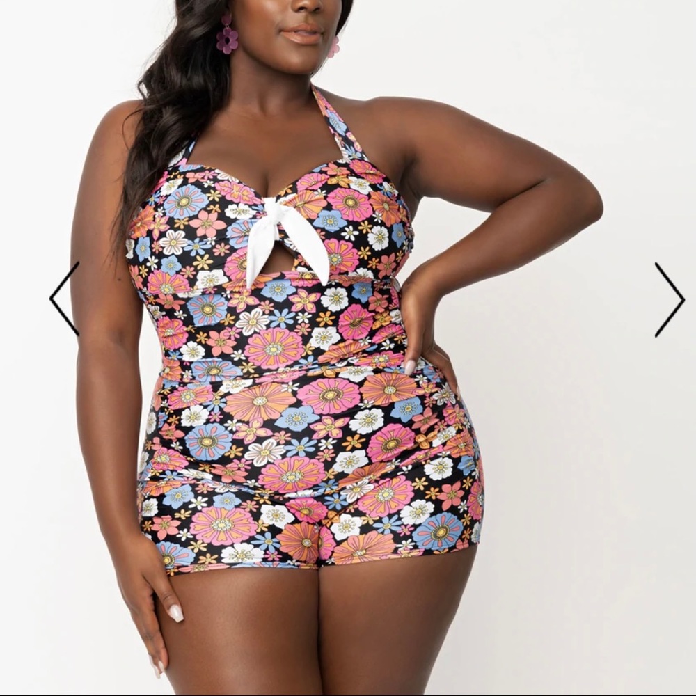 NWT Retro Floral Print Swimsuit Unique Vintage